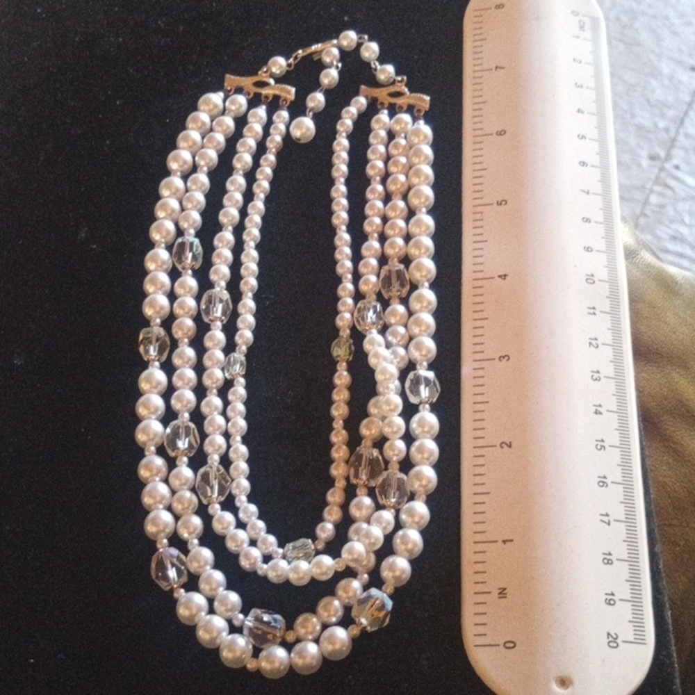 Elegant Faux Pearl and Crystal Necklace - Picture 5 of 6